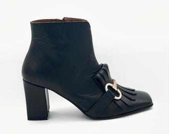 Elegant Black Leather Ankle Boots with Fringed Detailing – Timeless & Sophisticated