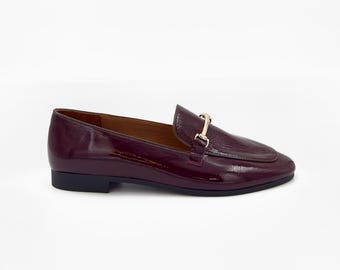 Mocassini in Pelle Verniciata Bordeaux – Eleganza Classica con un Tocco Moderno