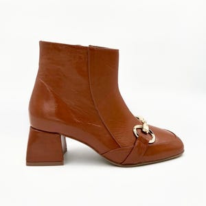 Chic Brown Leather Ankle Boots – Elegant & Timeless