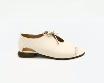 Cream Leather Peep Toe Oxford Shoes – A Unique Blend of Classic and Contemporary