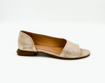 Beige Leather Open-Toe Flats – Subtle Elegance & Comfort