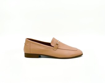 Mocassins en Cuir Taba – Élégance Artisanale avec Détail Classique Doré
