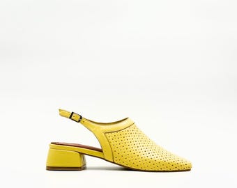 Tacones Slingback Amarillos de Cuero – Diseño Perforado con Tacón de 3cm