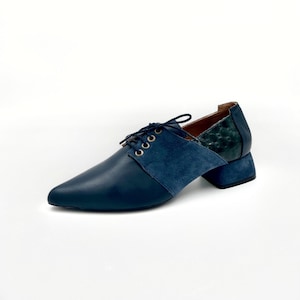 Elegant Navy Blue Oxford Shoes – A Blend of Sophistication & Comfort