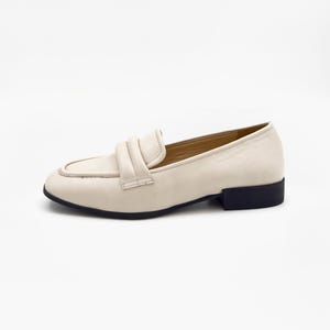Elegant Off-White Leather Loafers – A Blend of Class and Comfort