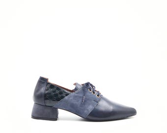 Elegant Navy Blue Oxford Shoes – A Blend of Sophistication & Comfort