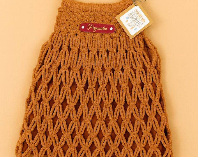 Bolso de macramé con asas de bambú y flecos. Cartera boho tipo malla, color camel hecha a mano. Regalo artesanal