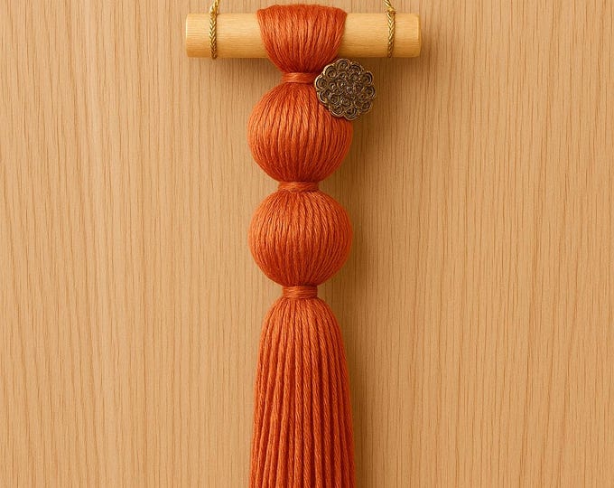 Borla de macramé decorativa. Mini tapiz boho para pared. Hecho a mano en varios colores. Detalles para regalar.