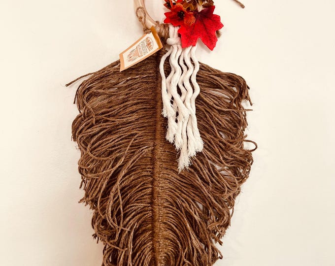 Hoja de Macramé de Yute con Flores de Otoño. Decoración de Pared Boho Rústica Hecha a Mano.