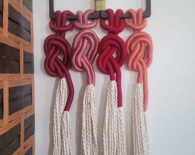 Adorno de macramé abstracto, nudos de macramé multicolor, decoración de pared, decoración boho elegante