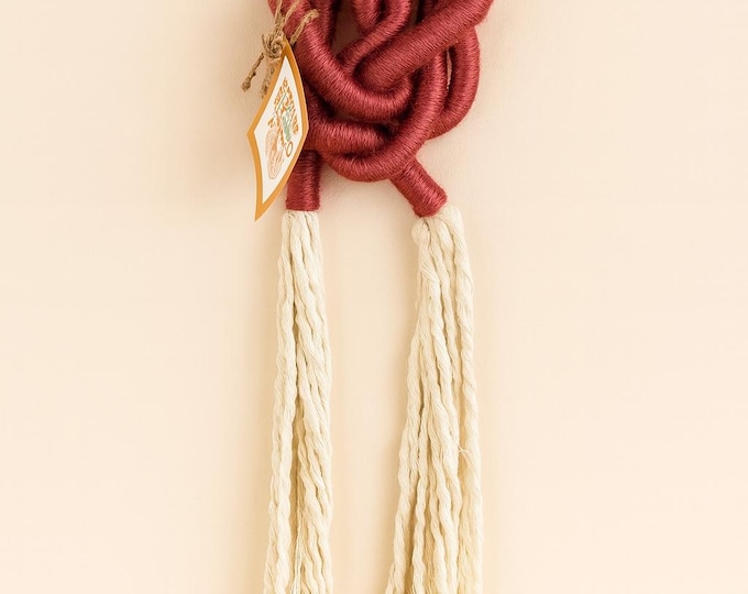 Nudo de macramé abstracto, minimalista, decoración de pared, decoración boho elegante. Nudo para regalar.