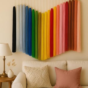 Tapiz de macramé multicolor en degradado. Decoración boho de pared hecha a mano. Adorno colgante para decoración del hogar