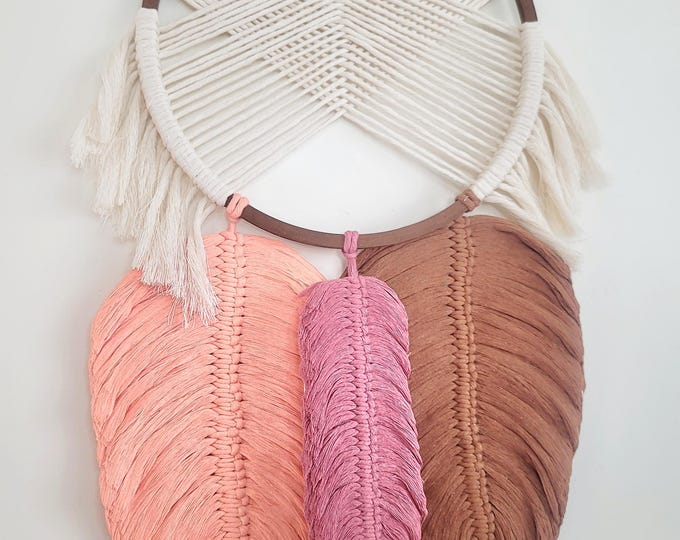 Aro de madera decorado con macramé, adorno colgante de pared, estilo bohemio, arte en macramé, decoración de pared, decoración del hogar.