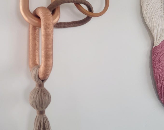 Adorno de macramé estilo cadena, macramé estilo boho, borla de yute, decoración de pared, decoración del hogar.