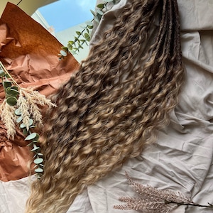 ombre Curly Synthetic Dreadlock Extensions , dreaded curls , wavy dreads, boho curly dreads, soft lightweight dreadlocks, de ombre curls