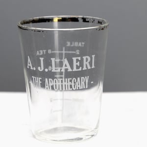 Bicchierino da shot della farmacia A.J. Laeri, Youngstown, Ohio, pubblicità d&#39;epoca
