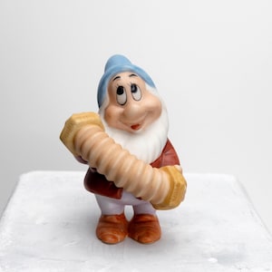 Disney Sneeuwwitje verlegen dwergbeeldje, porseleinen sprookje porselein, verzamelobject
