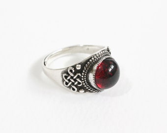 Hook's Red Stone Ring (Round) v2