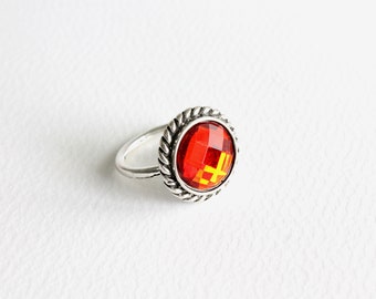 Hook's Red Stone Ring (Round)