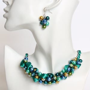 Peacock Color Cluster Necklace and Earrings Set