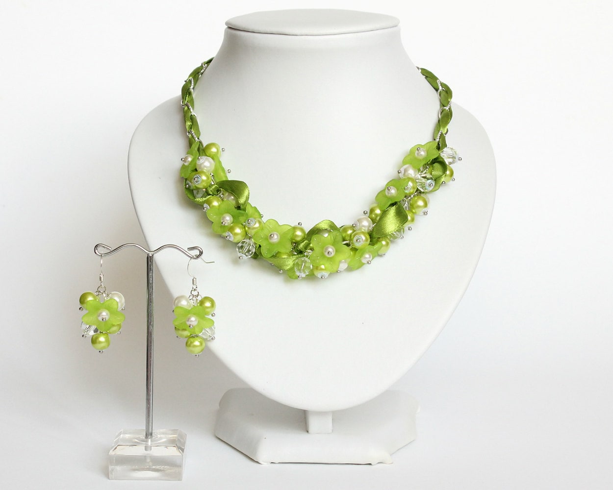 ★NOONOO FINGERS★ apple green flower necklace Apple Green Flower Cluster Necklace and Earrings Set - Etsy