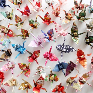 50 oder 100 Origami-Kraniche (gemustertes Papier) 7 cm oder 14 cm