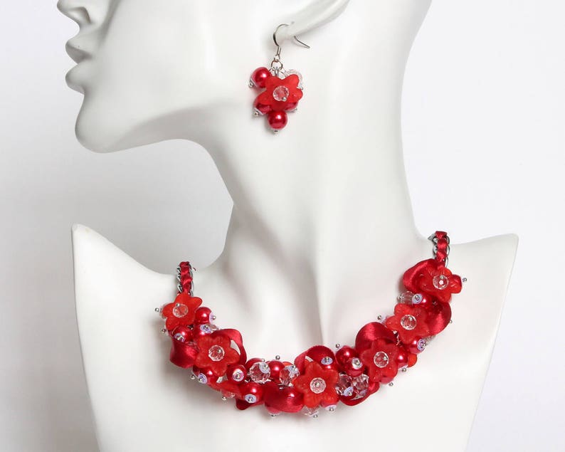 Ensemble collier et boucles d'oreilles demoiselle d'honneur à fleurs rouges image 1