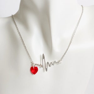 Red Crystal Heart with Heartbeat Necklace 画像 4