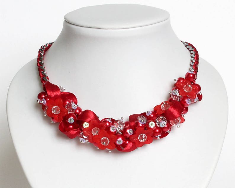 Ensemble collier et boucles d'oreilles demoiselle d'honneur à fleurs rouges image 2