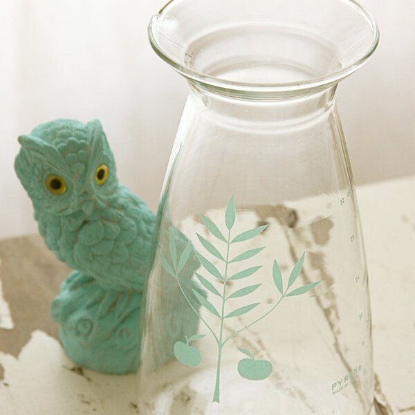 Pyrex glass carafe vintage aqua apple design 32oz.