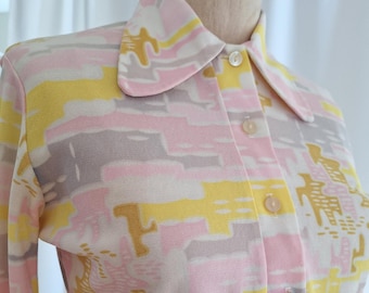Koszula z lat 60. mod op art z kołnierzykiem sztyletowym henley dekolt poliester różowy złoty żółty mały średni