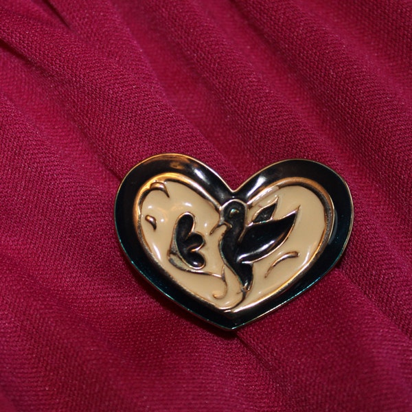Enamel Heart Hummingbird Brooch / 80s Gold Tone Brooch / Vintage Jewellry / Blue Cream and Gold