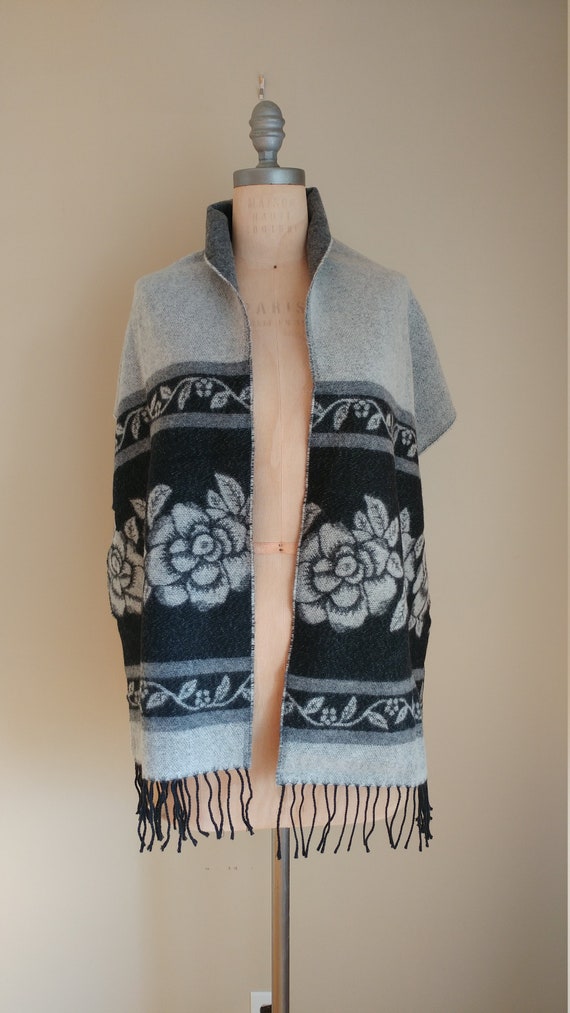 Italian Wool Scarf, Rose Pattern, Luxury Knit, Vin