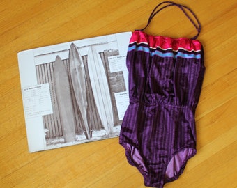 Badpak uit de jaren 60, eendelig paars en roze met blauw pak in blousonstijl, maat medium tot large
