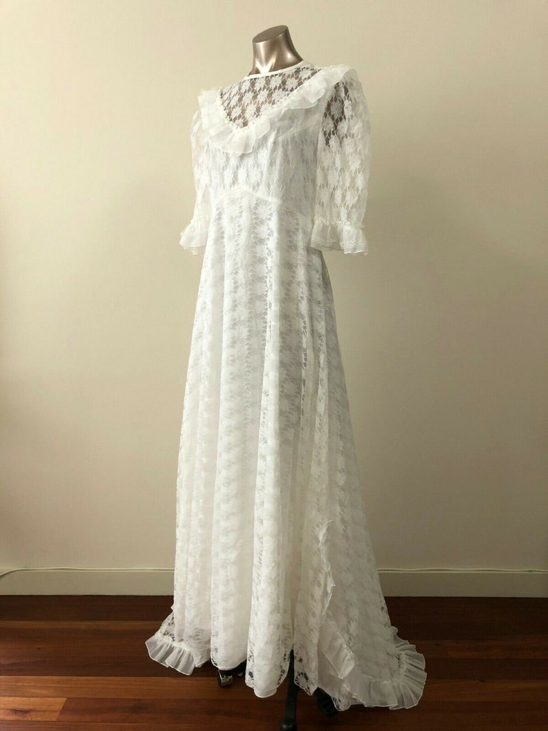 daisy lace wedding dress