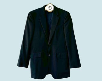 Vintage Burberry Black Wool Crepe Blazer, Well tailored, elegant, comfortable, sharp, classic, Made in Italy, Slim Fit Mens Sizing