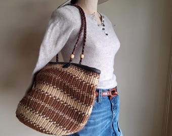 Bolso de mercado tejido con correas y asas de cuero natural color menta