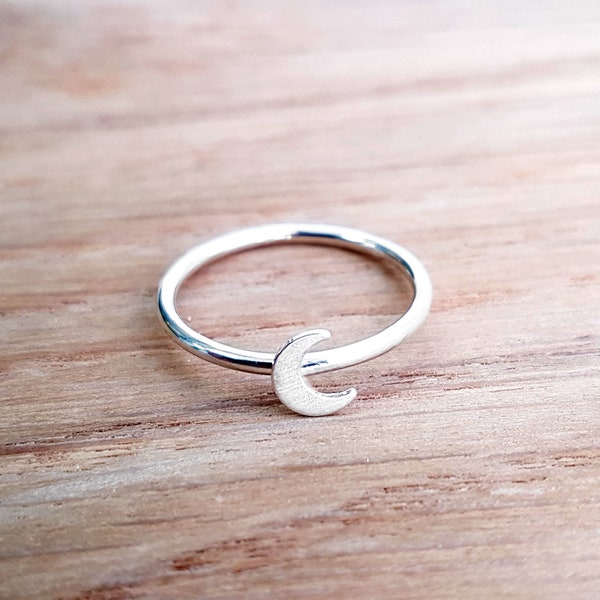 Apilador de luna de plata de ley - Anillo de apilamiento delicado de plata reciclada ecológica - Anillo apilable celestial - Hecho a mano