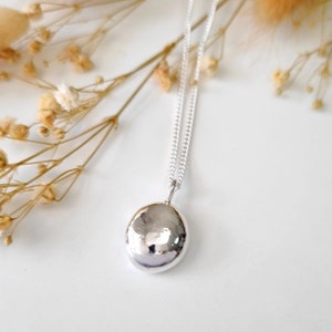 Gesmolten zilveren nuggethanger, sterlingzilveren ketting kiezelsteen, gerecyclede zilveren ketting, minimaal zilveren hanger, duurzame sieraden