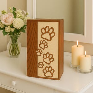 Ręcznie robiona urna kremacyjna dla zwierząt z żywicy z wzorem łapy