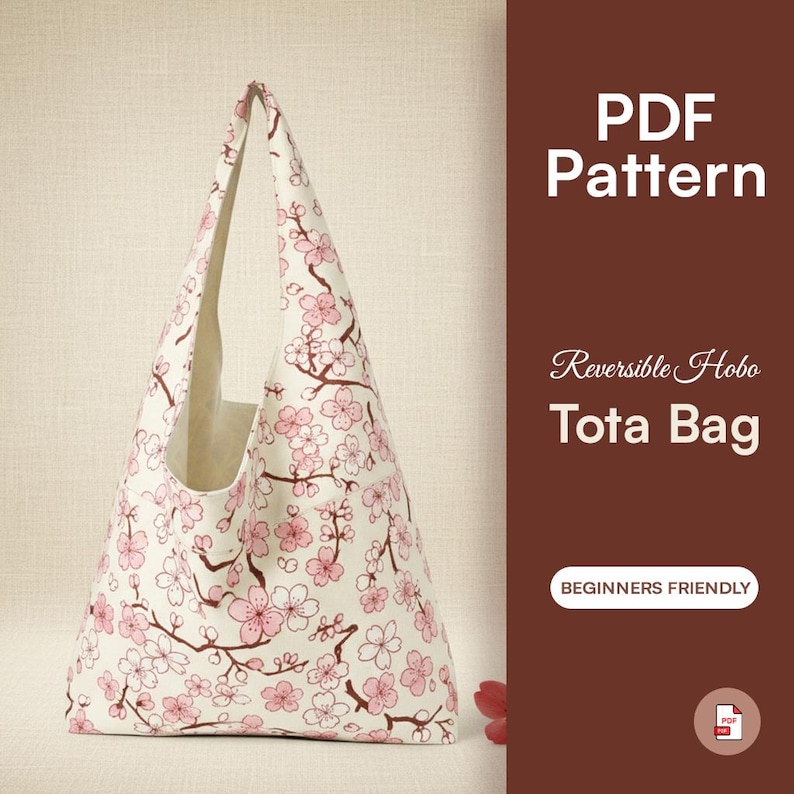 Peut inclure: Un patron de sac fourre-tout hobo r&eacute;versible avec un motif floral. Le sac pr&eacute;sente un fond blanc avec des fleurs de cerisier roses et des branches marron. Le texte "PDF Pattern" et "Reversible Hobo Tota Bag" sont visibles.