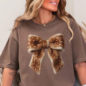 Doe Print Bow Tee Coquette Forestcore Soft Deer Graphic Shirt Woodland Comfort Colors Cotton Shirt Animal Lover Birthday Gift