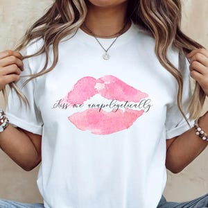 Kiss Me T-Shirt Pink Lips Print Shirt Romantic Artistic Kiss Tee Valentine&#39;s Day Shirt Pink Kiss Tee Soft Beautiful Lips Gift for Her