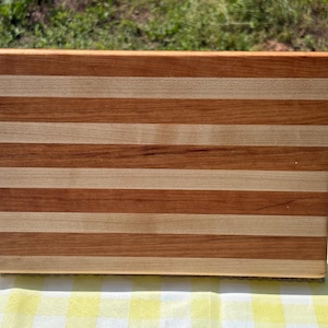 Kirsch- und Ahorn-Edge Grain Butcher Block Striped Schneidebrett
