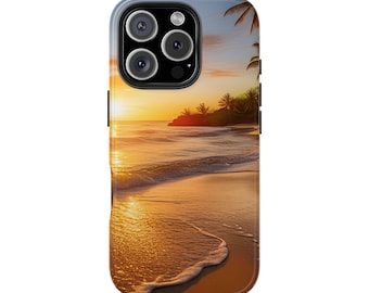 Puede incluir: Una funda para smartphone con una vibrante escena de atardecer sobre una playa tropical. El diseño muestra la luz dorada del sol reflejándose en la arena mojada y las olas del mar, con siluetas de palmeras y una lente de triple cámara.