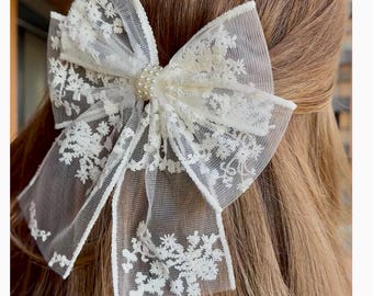 White Lace Hair Bow, Vintage Hair Barrette