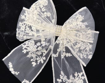 White Lace Hair Bow, Wedding Hair Accessory, Vintage Barrette