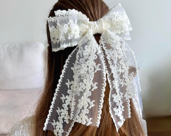 White Lace Bridal Hair Bow, Vintage Wedding Hair Clip, Gift for Her