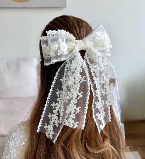 White Lace Bridal Hair Bow, Vintage Wedding Hair Clip, Gift  display picture 1