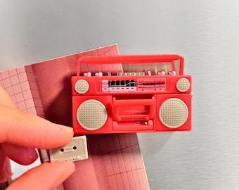 Retro Mini Tape Player Fridge Magnet – 3D Vintage Style Cassette – Unique Retro Music Gift, Housewarming & Birthday Home Decor